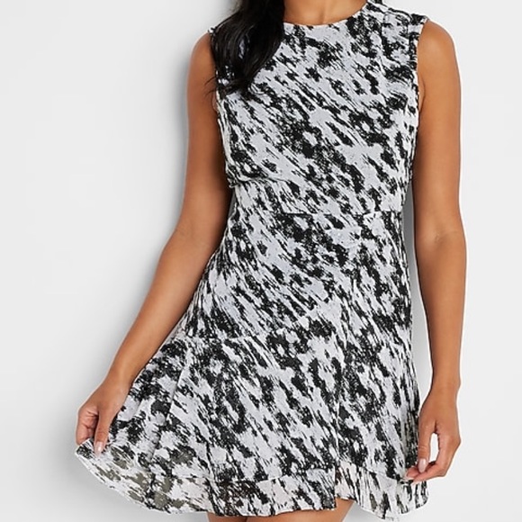 🔻👇price drop👇🔻Express size S Metallic Printed Pleated Shoulder Ruffle Dress - Picture 2 of 16